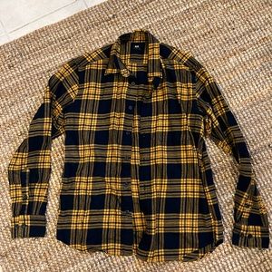 Uniqlo MENS flannel shirt in navy/yellow